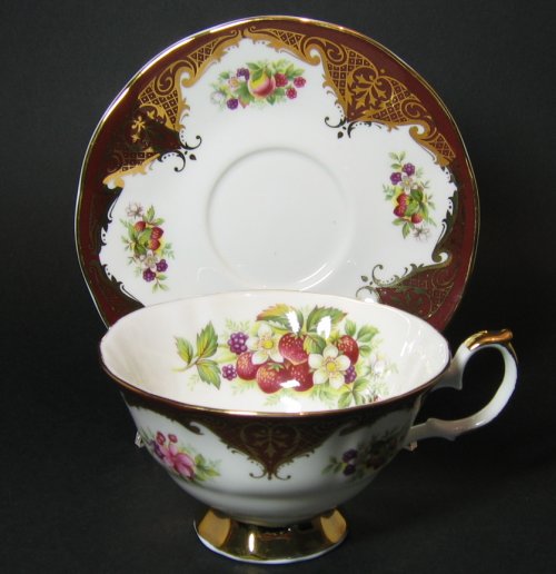 Elizabethan Staffordshire Teacup Gilt Burgundy Wine