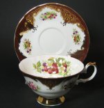 Elizabethan Staffordshire Teacup Wine Gilt