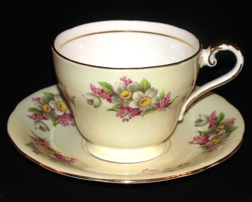 Aynsley Pastel Yellow Floral Blossoms Teacup
