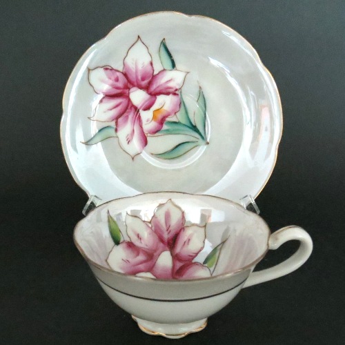 Gray Luster Floral Teacup