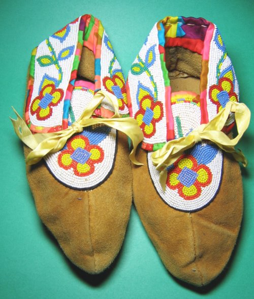 Vintage Hand Made Moccasins Beaded Cree Ojibwe