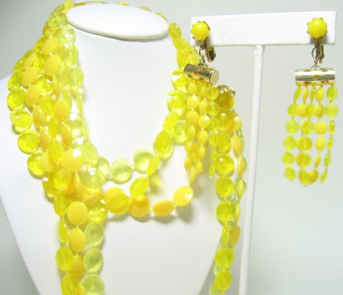 Yellow Necklace Hong Kong