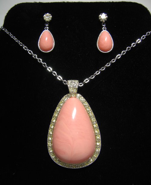 Avon Pink Pendant