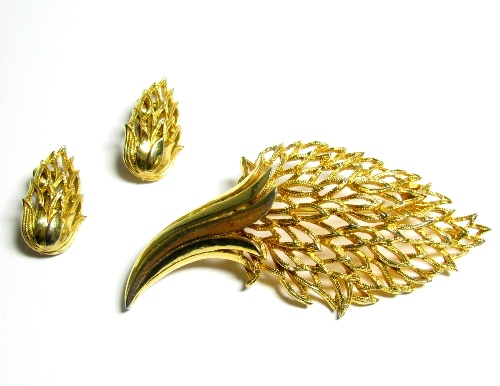 Coro Leaf Brooch with Earrings