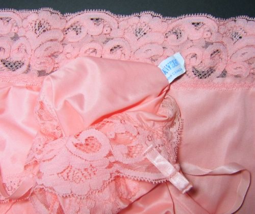 Kayser Label Tag Name with Pink Lace