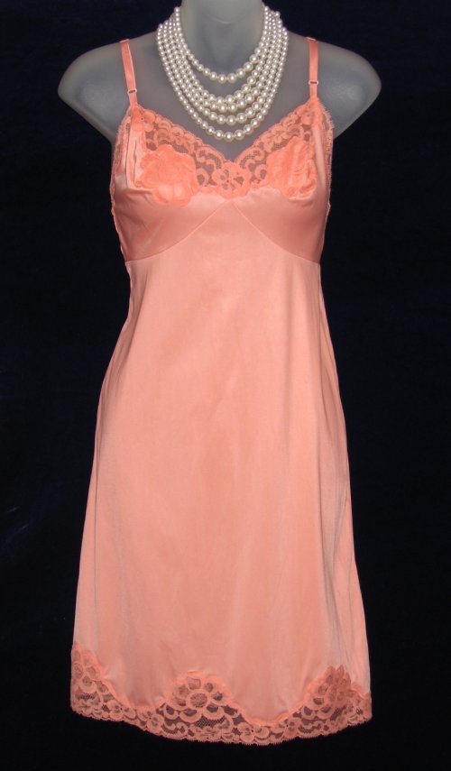 Kayser Peach Lace 100% Nylon Full Slip