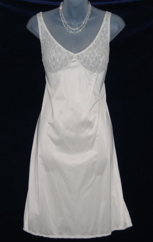 Queentex Soft Nylon Lace Detail Full Slip