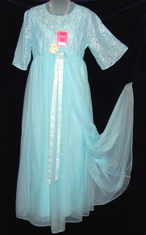 Vintage Vanity Fair Lace Chiffon Peignoir Set